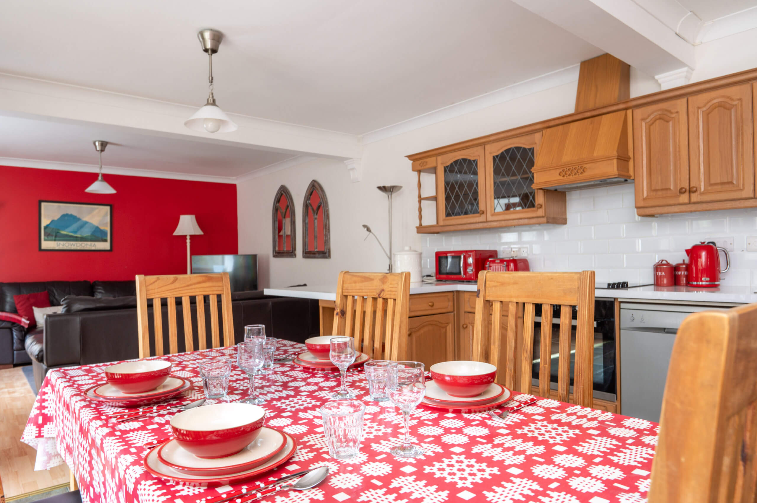 Dining table seats 6, Holiday cottage near Barmouth